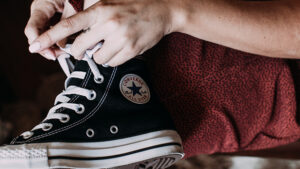 シューズ　靴紐　結び方